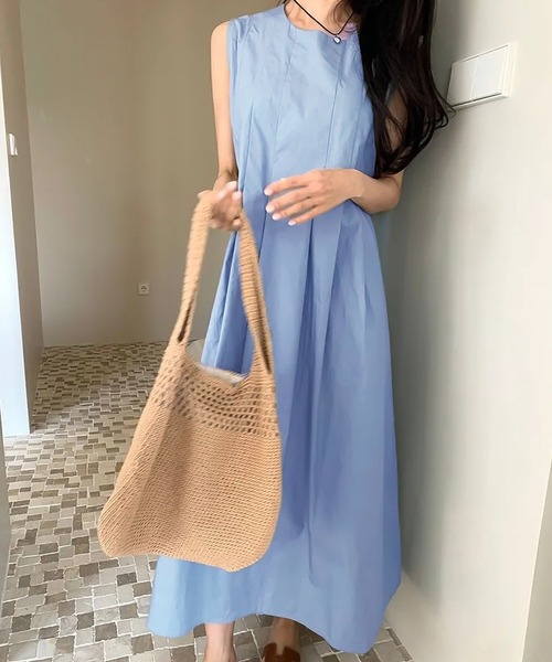 LAFFMO(ラフモ)の「ノースリーブタックロングワンピース(ワンピース・レディース・ブラック/ブルー/ベージュ・F)」の19枚目の写真