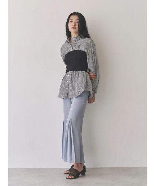 TONAL（トーナル）の「ニットビスチェドッキングシャツ（シャツ/ブラウス・レディース・ブラック/オフホワイト・MEDIUM）」の7枚目の写真