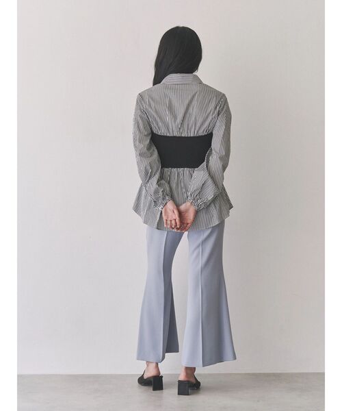 TONAL（トーナル）の「ニットビスチェドッキングシャツ（シャツ/ブラウス・レディース・ブラック/オフホワイト・MEDIUM）」の8枚目の写真