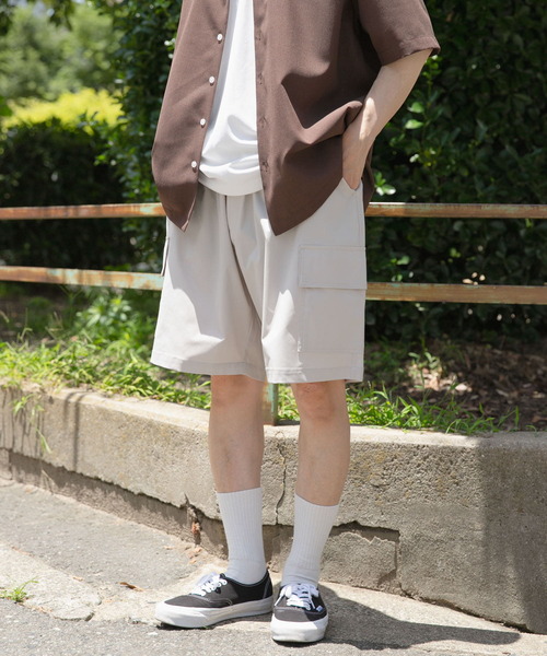 ITEMS URBANRESEARCH(アイテムズ アーバンリサーチ)の「ウエストイージーポリカーゴショーツ(その他パンツ・メンズ・アイボリー/カーキ/ブラック・MEDIUM/LARGE/SMALL)」の2枚目の写真
