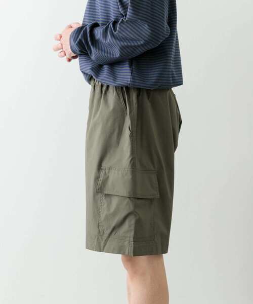 ITEMS URBANRESEARCH(アイテムズ アーバンリサーチ)の「ウエストイージーポリカーゴショーツ(その他パンツ・メンズ・アイボリー/カーキ/ブラック・MEDIUM/LARGE/SMALL)」の5枚目の写真