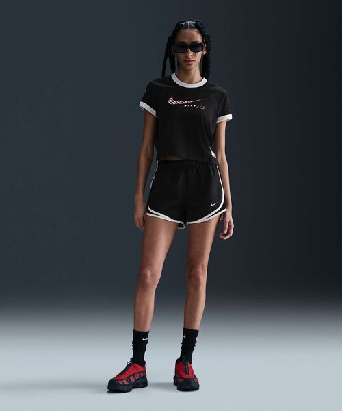 NIKE(ナイキ)の「ナイキ スポーツウェア クラブ ウィメンズ ショートスリーブ Tシャツ / Nike Sportswear Club Women's Short-Sleeve T-Shirt HQ1708-010 Black(Tシャツ/カットソー・レディース・ブラック・XL/L/M/S/XS)」の10枚目の写真