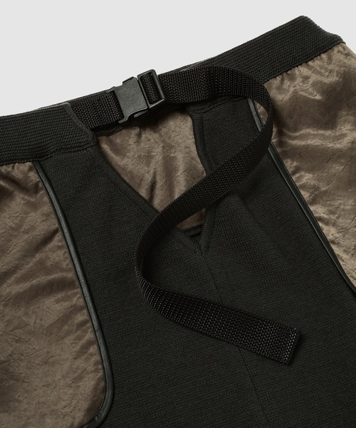 TAN（タン）の「V-FRONT KNIT LAYERED MINI SKIRT（スカート・レディース・グレー系その他・2/1）」の4枚目の写真