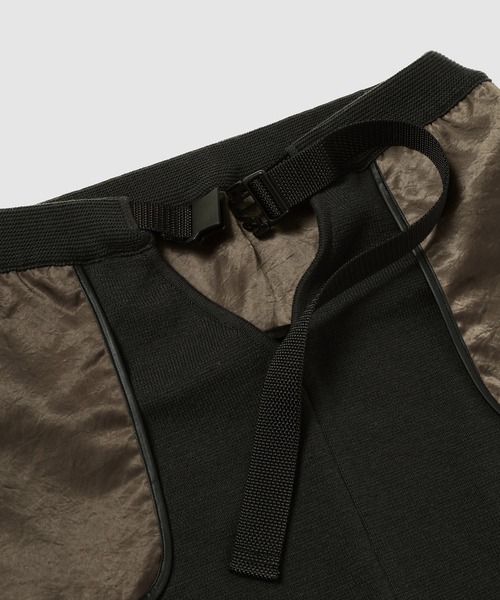 TAN（タン）の「V-FRONT KNIT LAYERED MINI SKIRT（スカート・レディース・グレー系その他・2/1）」の5枚目の写真