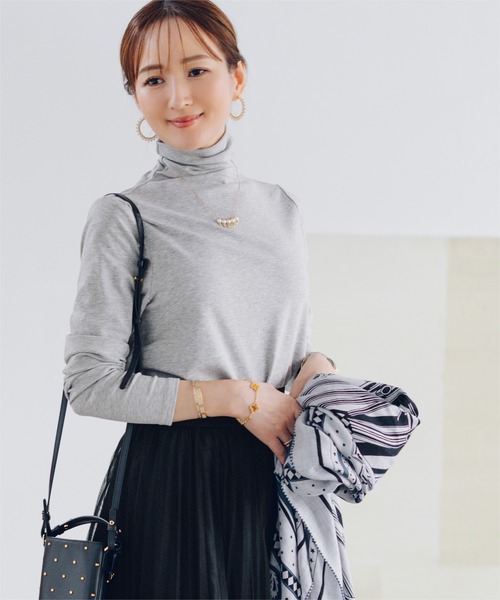 UR'S(ユアーズ)の「ボトルネックラウンドヘムプルオーバー(Tシャツ/カットソー・レディース・ブラック/クリーム/杢グレー/ホワイト・L/M/S)」の10枚目の写真