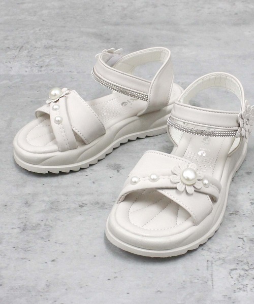 THE CASUAL(カジュアル)の「キッズ サマーサンダル(サンダル・キッズ・ホワイト系/ホワイト系1/ホワイト系2/ホワイト系3/ピンク系/ピンク系1/ピンク系2/ピンク系3・18cm/19cm/20cm/21cm/22cm)」の2枚目の写真