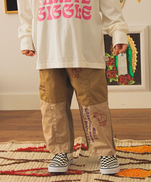 DENIM DUNGAREE（デニムダンガリー）の「DENIM DUNGAREE / コンパクト チノ リメイク パンツ 2025FW（105～125cm）（その他パンツ・キッズ・カーキ/ベージュ・125/105/115）」の2枚目の写真