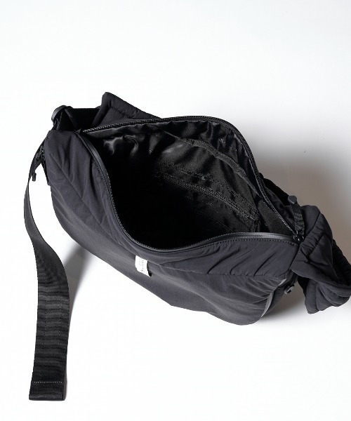 MAKAVELIC（マキャベリック）の「La Lune Shoulder Bag（バックパック/リュック・メンズ・ダークネイビー/カーキ・ONESIZE）」の10枚目の写真