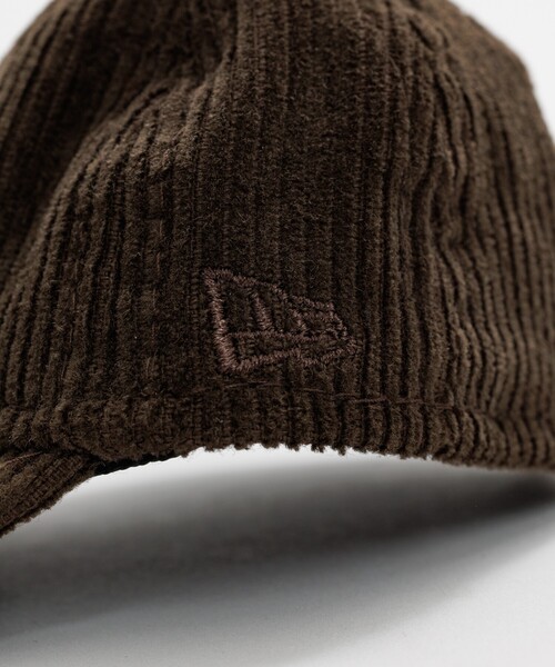 FREAK'S STORE（フリークスストア）の「New Era × FREAK'S STORE/ニューエラ 別注 コーデュロイ ロゴキャップ チャーム（キーホルダー・レディース・ブラウン/ネイビー・ONE SIZE）」の9枚目の写真