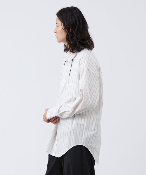 B.C STOCK（ベーセーストック）の「【Deux Allures/ドゥ アリュール】スタンドドロストシャツ（シャツ/ブラウス・メンズ・ホワイト/ブラウン・FREE）」の5枚目の写真
