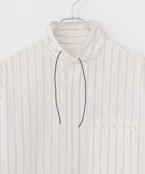 B.C STOCK（ベーセーストック）の「【Deux Allures/ドゥ アリュール】スタンドドロストシャツ（シャツ/ブラウス・メンズ・ホワイト/ブラウン・FREE）」の11枚目の写真