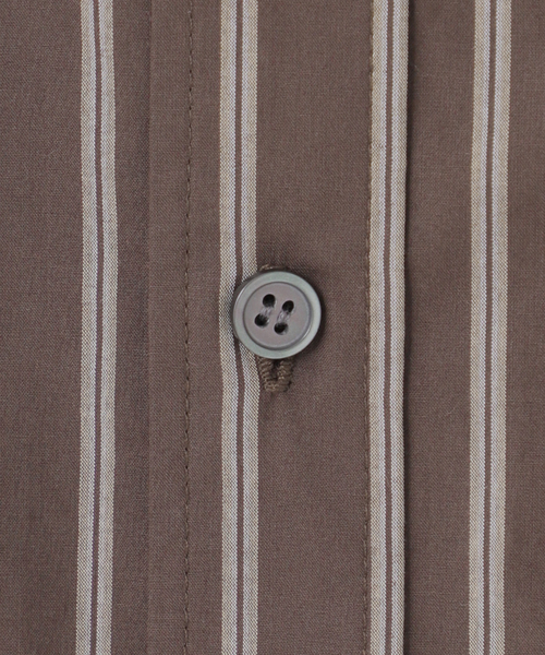 B.C STOCK（ベーセーストック）の「【Deux Allures/ドゥ アリュール】スタンドドロストシャツ（シャツ/ブラウス・メンズ・ホワイト/ブラウン・FREE）」の18枚目の写真