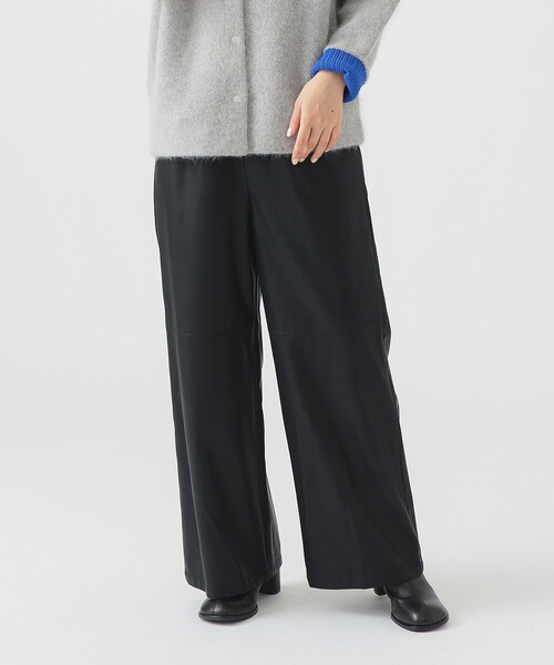 B:MING by BEAMS(ビーミングバイビームス)の「レザーライク パンツ(その他パンツ・レディース・ブラウン/ブラック・MEDIUM/SMALL)」の2枚目の写真