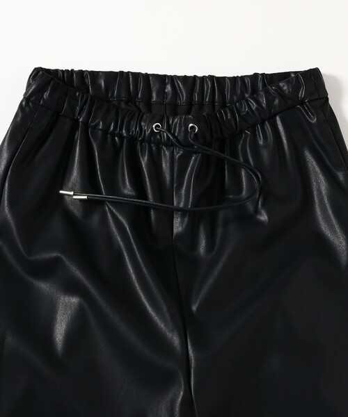 B:MING by BEAMS(ビーミングバイビームス)の「レザーライク パンツ(その他パンツ・レディース・ブラウン/ブラック・MEDIUM/SMALL)」の19枚目の写真