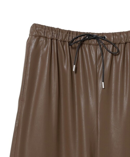 B:MING by BEAMS(ビーミングバイビームス)の「レザーライク パンツ(その他パンツ・レディース・ブラウン/ブラック・MEDIUM/SMALL)」の22枚目の写真