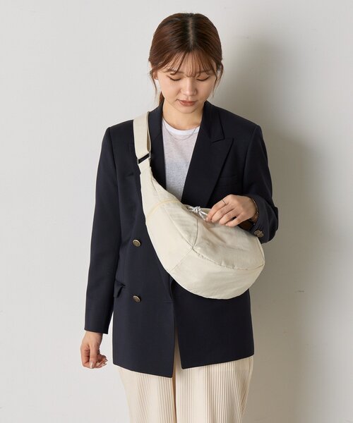 BIRTHDAY BAR（バースデイバー）の「綿ナイロンショルダージップボディバッグ（ショルダーバッグ・レディース・キャメル/アイボリー/グレー/ブラック・0）」の6枚目の写真