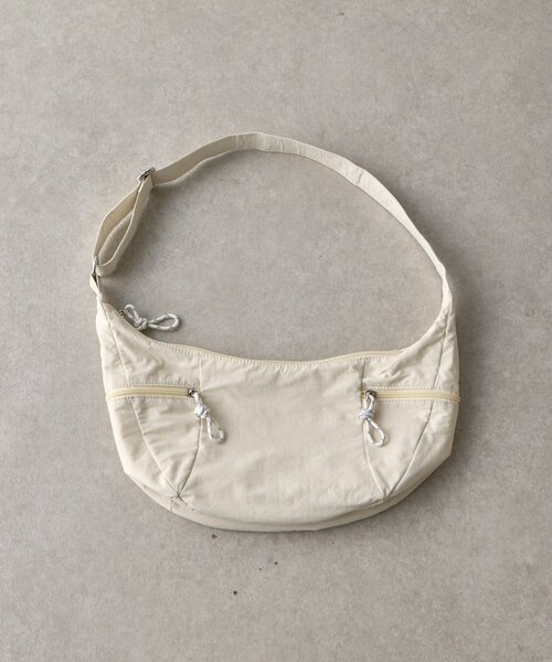 BIRTHDAY BAR（バースデイバー）の「綿ナイロンショルダージップボディバッグ（ショルダーバッグ・レディース・キャメル/アイボリー/グレー/ブラック・0）」の11枚目の写真