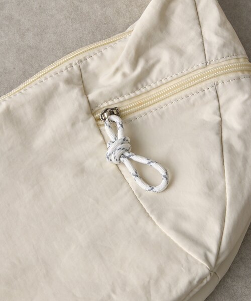 BIRTHDAY BAR（バースデイバー）の「綿ナイロンショルダージップボディバッグ（ショルダーバッグ・レディース・キャメル/アイボリー/グレー/ブラック・0）」の12枚目の写真