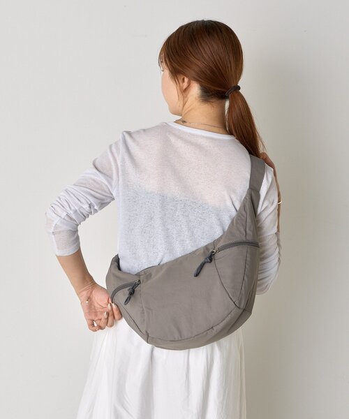 BIRTHDAY BAR（バースデイバー）の「綿ナイロンショルダージップボディバッグ（ショルダーバッグ・レディース・キャメル/アイボリー/グレー/ブラック・0）」の19枚目の写真