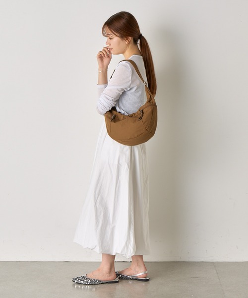 BIRTHDAY BAR（バースデイバー）の「綿ナイロンショルダージップボディバッグ（ショルダーバッグ・レディース・キャメル/アイボリー/グレー/ブラック・0）」の4枚目の写真