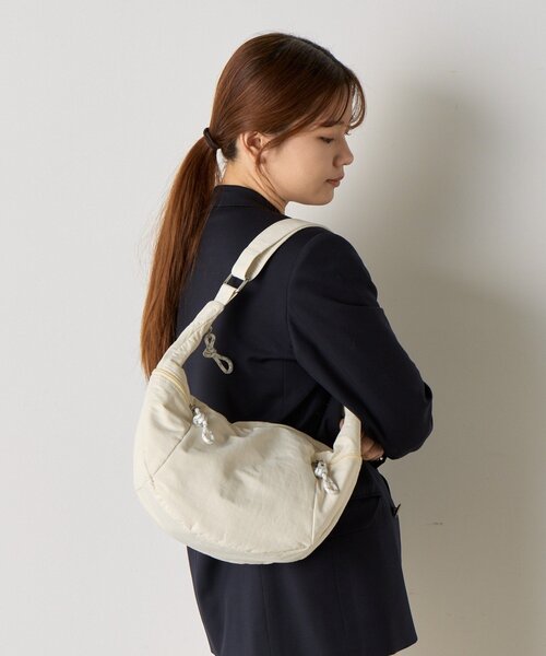 BIRTHDAY BAR（バースデイバー）の「綿ナイロンショルダージップボディバッグ（ショルダーバッグ・レディース・キャメル/アイボリー/グレー/ブラック・0）」の5枚目の写真