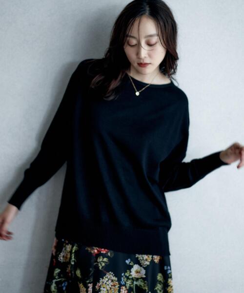 UNTITLED（アンタイトル）の「【8色展開/体型カバー】魅せる"タイムレスニット"（ニット/セーター・レディース・ブラック/グレー/オフホワイト/ナチュラル/ブルー系その他/パープル/レッド系1/ブラウン系その他・00/44/04/02/48）」の3枚目の写真