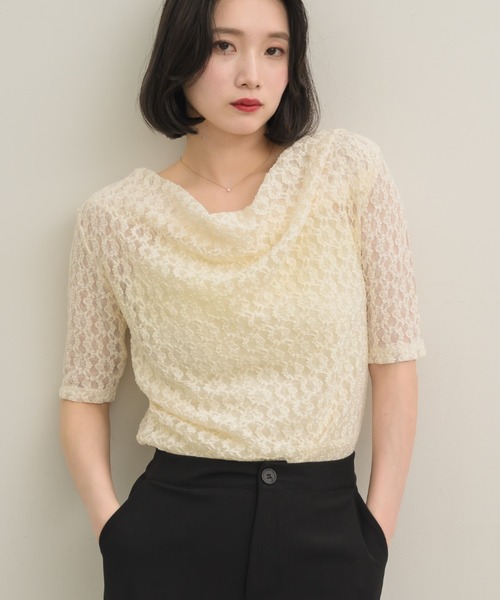 NEUNA（ヌナ）の「【上品見えする5分袖デザイン】ドレープレースハーフスリーヴトップス（Tシャツ/カットソー・レディース・ベージュ/アイボリー・FREE）」の4枚目の写真