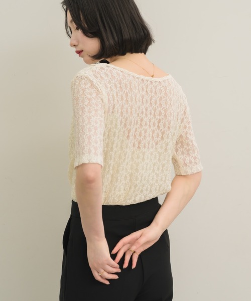 NEUNA（ヌナ）の「【上品見えする5分袖デザイン】ドレープレースハーフスリーヴトップス（Tシャツ/カットソー・レディース・ベージュ/アイボリー・FREE）」の7枚目の写真