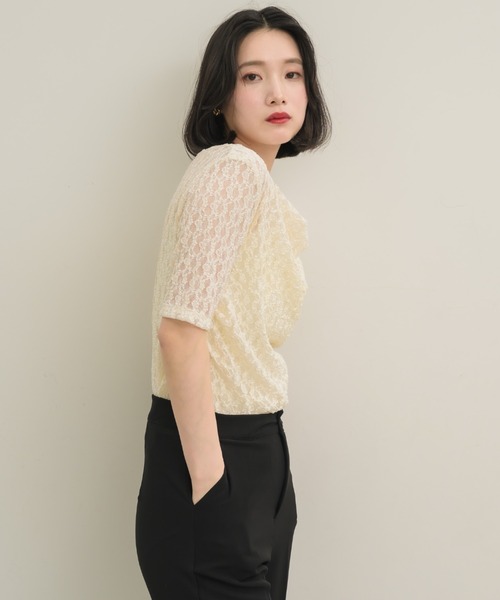 NEUNA（ヌナ）の「【上品見えする5分袖デザイン】ドレープレースハーフスリーヴトップス（Tシャツ/カットソー・レディース・ベージュ/アイボリー・FREE）」の10枚目の写真
