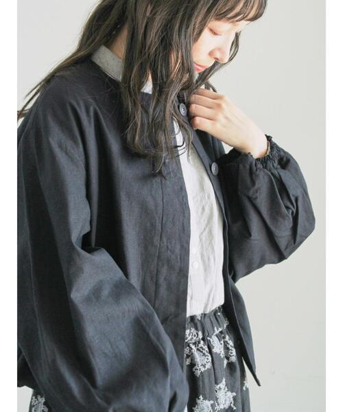 TSUHARU by Samansa Mos2（ツハルバイサマンサモスモス）の「アンティーク風ブローチ付きジャケット（ノーカラージャケット・レディース・ブラック/キナリ・F）」の22枚目の写真