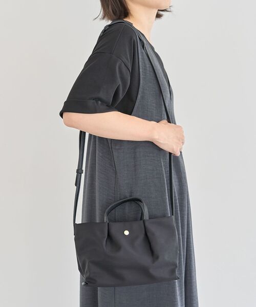 Legato Largo(レガートラルゴ)の「・Legato Largo 肩楽ミニショルダー(ショルダーバッグ・レディース・グレー/ブラック/ボルドー・FREE)」の5枚目の写真