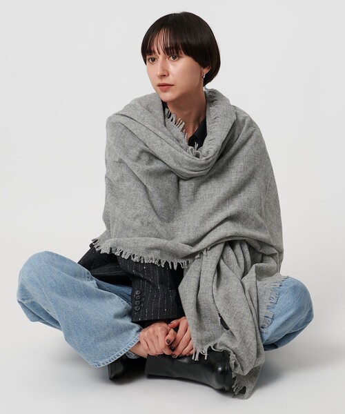 UNITED ARROWS(ユナイテッドアローズ)の「<ASAUCE MELER>AIRY SOLID ストール(ストール/ショール・レディース・ベージュ/ブラック/ライトグレー・FREE)」の6枚目の写真