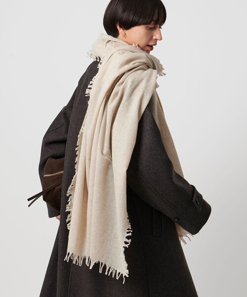 UNITED ARROWS(ユナイテッドアローズ)の「<ASAUCE MELER>AIRY SOLID ストール(ストール/ショール・レディース・ベージュ/ブラック/ライトグレー・FREE)」の8枚目の写真