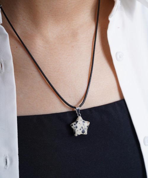 Chillfar（チルファー）の「天然石、鉱石、星形ペンダント（ネックレス・レディース・ブラウン系/レッド系/ホワイト系/ホワイト系1/ホワイト系2/ブルー系2/ネイビー系/ブルー系/ブルー系1・FREE）」の2枚目の写真