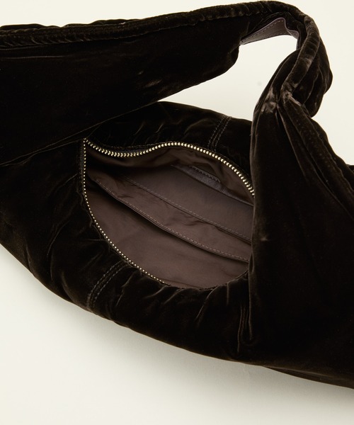 LE VERNIS（ル・ベルニ）の「LE VERNIS(ル・ベルニ)Poire velvet bag（ハンドバッグ・レディース・ブラウン/ブラック・FREE）」の10枚目の写真
