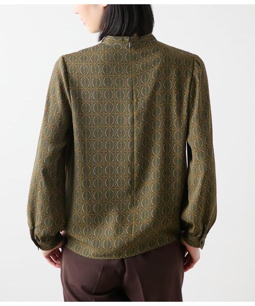 NEWYORKER(ニューヨーカー)の「ビットプリント スタンドカラーブラウス(シャツ/ブラウス・レディース・ネイビー/カーキ・9号/11号)」の5枚目の写真