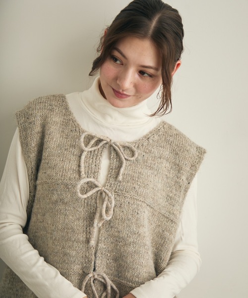 Lunea（ルネア）の「リボンニットベスト（ベスト・レディース・ベージュ/アイボリー/グレー・FREE）」の10枚目の写真