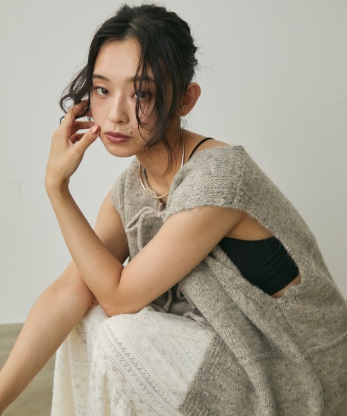 Lunea（ルネア）の「リボンニットベスト（ベスト・レディース・ベージュ/アイボリー/グレー・FREE）」の6枚目の写真