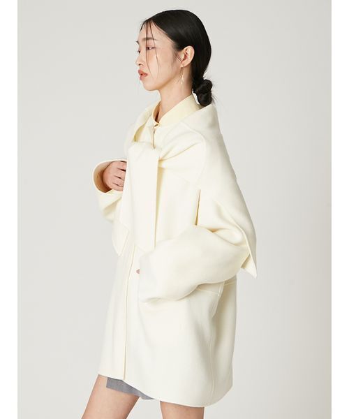 FRAY I.D オーバーサイズコート ホワイト FRAY I.D（フレイアイディー）の「マフラー付ノーカラーリバーミドル