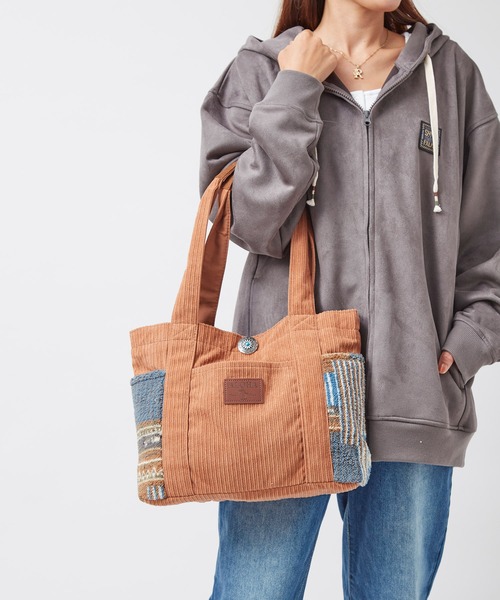 Kahiko（カヒコ）の「【Kahiko】ミリナコーデュロイ＆ボアトートバッグ（トートバッグ・レディース・ブラウン/ブラック/ベージュ・FREE）」の10枚目の写真