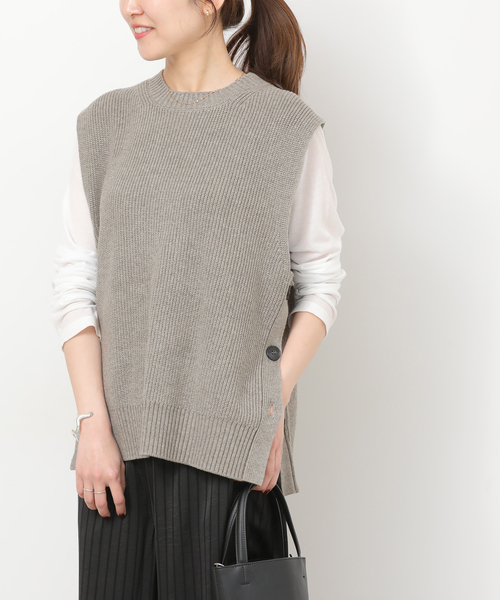 JOURNAL STANDARD relume（ジャーナルスタンダード　レリューム）の「サイドボタンニットベスト（ベスト・レディース・グレー/ネイビー/ベージュ・FREE）」の2枚目の写真