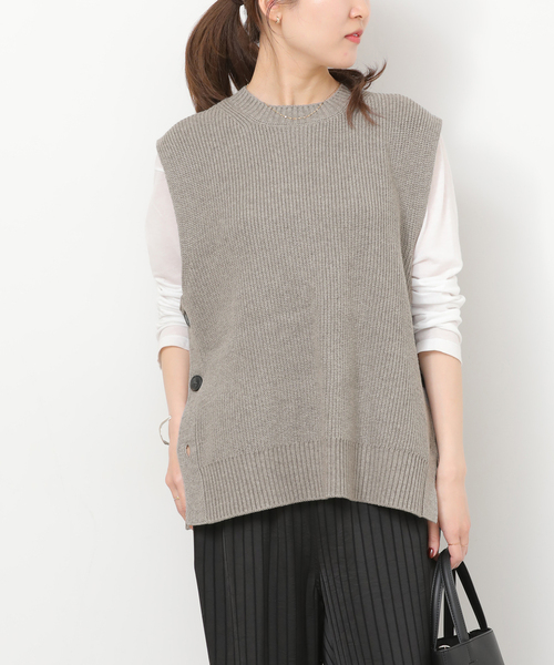 JOURNAL STANDARD relume（ジャーナルスタンダード　レリューム）の「サイドボタンニットベスト（ベスト・レディース・グレー/ネイビー/ベージュ・FREE）」の4枚目の写真