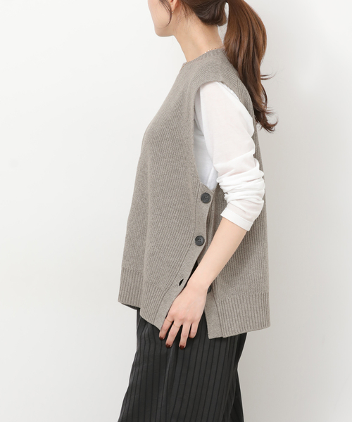 JOURNAL STANDARD relume（ジャーナルスタンダード　レリューム）の「サイドボタンニットベスト（ベスト・レディース・グレー/ネイビー/ベージュ・FREE）」の5枚目の写真