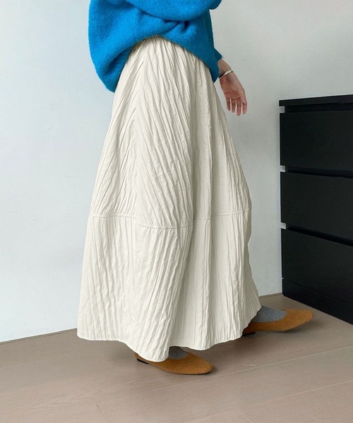 aimoha（アイモハ）の「エンボス加工フレアロングスカート（スカート・レディース・ブラック/オフホワイト/レンガ・FREE）」の2枚目の写真