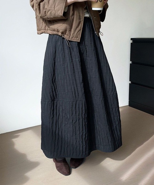 aimoha（アイモハ）の「エンボス加工フレアロングスカート（スカート・レディース・ブラック/オフホワイト/レンガ・FREE）」の3枚目の写真