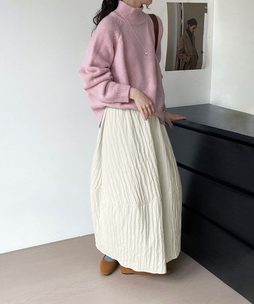 aimoha（アイモハ）の「エンボス加工フレアロングスカート（スカート・レディース・ブラック/オフホワイト/レンガ・FREE）」の4枚目の写真