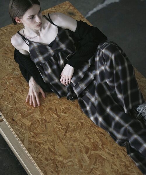 GARAGE OF GOOD CLOTHING（ガレージオブグッドクロージング）の「【日本製】オンブレチェックVネックキャミソール（ベスト・レディース・チェック・FREE）」の3枚目の写真