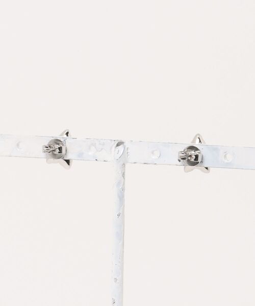 MARC JACOBS(マークジェイコブス)の「STAR PAVE STUD EARRINGS/ザ スター パヴェ スタッド ピアス(ピアス(両耳用)・レディース・グレー系その他・ONE SIZE)」の5枚目の写真