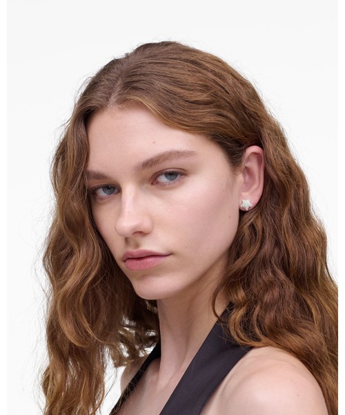 MARC JACOBS(マークジェイコブス)の「STAR PAVE STUD EARRINGS/ザ スター パヴェ スタッド ピアス(ピアス(両耳用)・レディース・グレー系その他・ONE SIZE)」の2枚目の写真