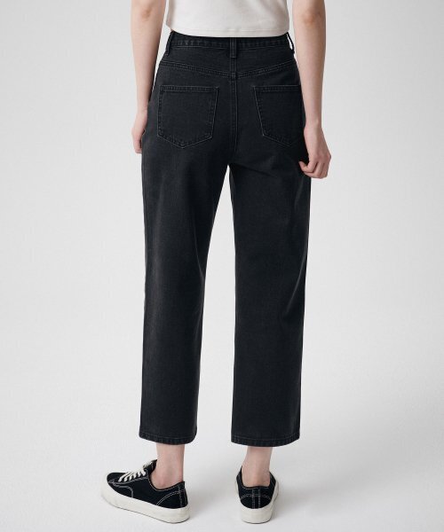MUSINSA STANDARD WOMAN（ムシンサスタンダードウーマン）の「ウィメンズストレートクロップデニムパンツ[ウォッシュドブラック]（デニムパンツ・レディース・その他・24/25/26/27/30/29）」の2枚目の写真